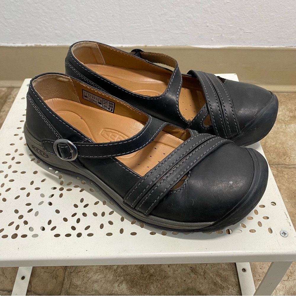 Keen Women’s 7.5 Black Leather Strap Mary Jane Flats Shoes Outdoor Casual